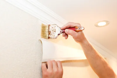Pose de papier peint à Suarce — revêtements muraux et toiles de verre